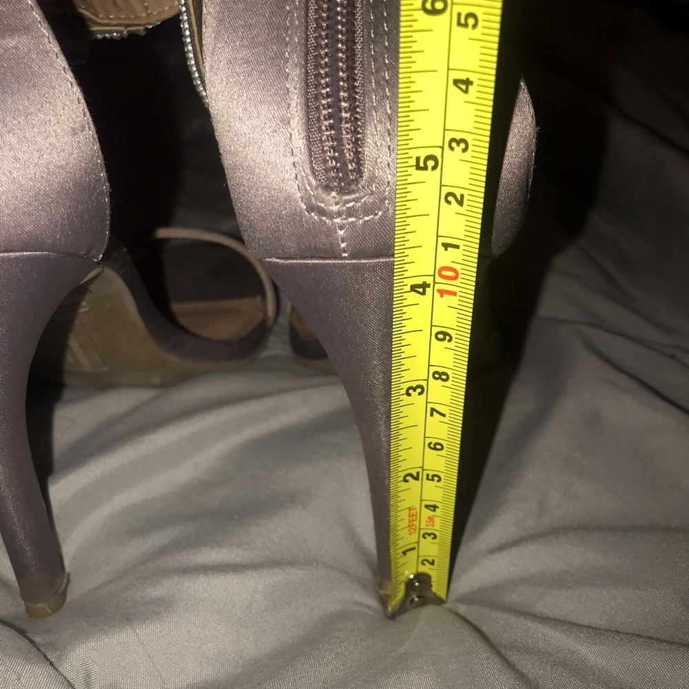 Size 8 Christian Siriano heels